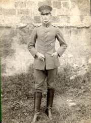 Deutscher Offizier mit Eisernem Kreuz I. Klasse vor Steinmauer, Infanterie-Regiment 53