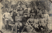Gruppenfoto deutscher Soldaten und Offiziere des Infanterie-Regiments 53 in Frankreich