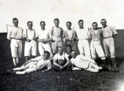 Gruppenfoto von elf deutschen Soldaten des Infanterie-Regiments 53 in Frankreich