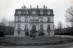 Französisches Herrenhaus mit klassizistischer Fassade während des Ersten Weltkriegs