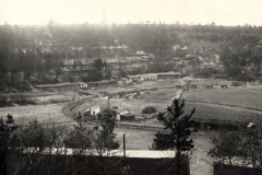Deutsches Barakenlager des Infanterie-Regiments 53 in französischer Landschaft