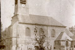 Kirche in französischem Dorf während des Ersten Weltkriegs