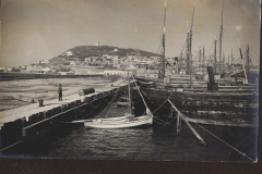 Hafen mit Segelschiffen und Dampfern auf der Krim während des Ersten Weltkriegs