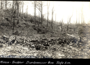 Minentrichter mit deutschen Soldaten - Durchmesser 8 Meter, Tiefe 5 Meter