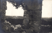 Zerstörte Steingebäude mit Blick auf Landschaft im Ersten Weltkrieg