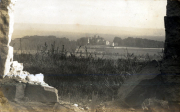 Blick aus einem Bunker oder Unterstand auf die französische Landschaft während des Ersten Weltkriegs