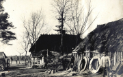 Bunkeranlage mit Betonröhren und Soldaten im Ersten Weltkrieg
