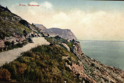 Postkarte: Küstenstraße bei Balaklava auf der Krim mit Spaziergängern