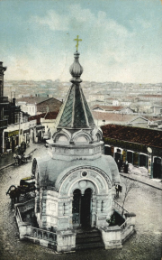 Orthodoxe Kirche mit Zwiebelturm in russischer Stadt auf der Krim