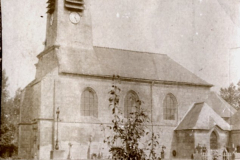 Kirche in französischem Dorf während des Ersten Weltkriegs