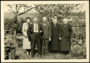 Familie im Garten