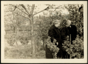Familie im Garten