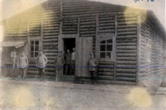Einheit in einem Holzhaus im Ersten Weltkrieg