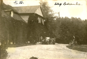 Foto: Soldaten vor einem Haus im Ersten Weltkrieg