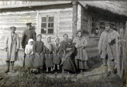 Familie im Kriegsjahr