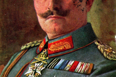 Porträt eines militärischen Führers im historischen Kontext, umgeben von Auszeichnungen und Tradition