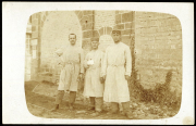Fotografie von drei Männern im Dienstuniform der Kaiserlichen und Königlichen Armee
