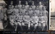 Offiziere der 7. Batterie vor dem Einsatz in der Flandernschlacht 1917, vereint in ihrem Kampfgeist und Kameradschaft