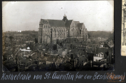 Historische Ansicht der Kathedrale von St. Quentin über den Dächern der Stadt