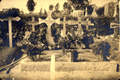 Grabstätte deutscher Soldaten im Ersten Weltkrieg in einem Friedhof in Frankreich