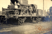 Transport von Militärmaterial während des Ersten Weltkriegs an einer Eisenbahnstation in Europa