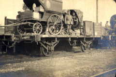 Transport von Militärmaterial während des Ersten Weltkriegs an einer Eisenbahnstation in Europa