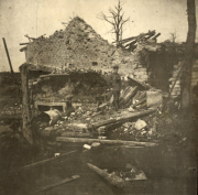 Zerstörtes Dorf im Ersten Weltkrieg