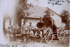 Erste Weltkrieg: Soldaten in einem Dorf