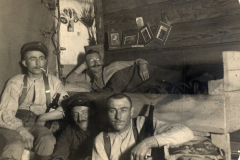 Familie im Kriegsunterkunft