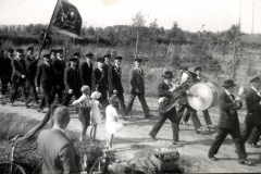 Soldaten der 1. Komp. Kgl. Pr.Garde Res. Pion. Rgt. während des Ersten Weltkriegs bei einer Militärparade