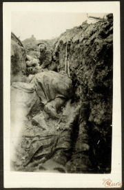 Eindrücke aus dem Ersten Weltkrieg: Soldaten im Schützengraben der 1. Komp. Kgl. Pr.Garde Res. Pion. Rgt