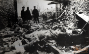 Soldaten der 1. Komp. Kgl. Pr.Garde Res. Pion. Rgt. im Ersten Weltkrieg in der Zerstörung