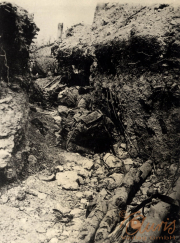 Blick in einen Schützengraben des Ersten Weltkriegs der 1. Kompanie des Königlich Preußischen Garde-Reserve-Pionier-Regiments