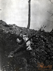 Soldat im Schützengraben während des Ersten Weltkriegs, 1. Komp. Kgl. Pr.Garde Res. Pion. Rgt