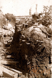 Blick auf einen Schützengraben aus dem Ersten Weltkrieg der 1. Kompanie des Königlich Preußischen Garde-Reserve-Pionier-Regiments