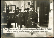 Besuch des Kommandanten der Möwe in Berlin während des Ersten Weltkriegs mit Soldaten und Beamten