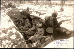Historisches Fotoalbum mit rotem Einband und EK 1914 von I.R. 149 im Ersten Weltkrieg