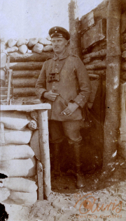 Rotes Fotoalbum mit Aufdruck I.R. 149 4. I.D. aus dem Ersten Weltkrieg