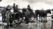 Fotoalbum mit rotem Einband und EK 1914 Aufdruck zum I.R. 149 4. I.D. aus dem Ersten Weltkrieg