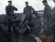 Fotoalbum im roten Einband dokumentiert die Erlebnisse des I.R. 149 im Ersten Weltkrieg von 1914