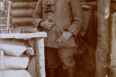 Rotes Fotoalbum mit Aufdruck I.R. 149 4. I.D. aus dem Ersten Weltkrieg