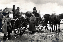 Fotoalbum mit rotem Einband und EK 1914 Aufdruck zum I.R. 149 4. I.D. aus dem Ersten Weltkrieg