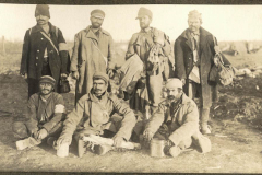 Soldaten des Ersten Weltkriegs in einer Alltagssituation auf dem Schlachtfeld in Europa
