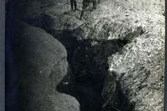 Sprungstellung bei Ripont im Ersten Weltkrieg zeigt Soldaten in einem Schützengraben 1916