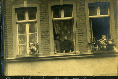 Besuch bei der Tante während des Ersten Weltkriegs in einem deutschen Wohnhaus