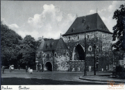 Potsdamer Tor in Aachen während des Ersten Weltkriegs mit historischen Straßenbahnen