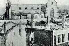 Ruine der Kirche in Somme-Py nach den Zerstörungen im Ersten Weltkrieg