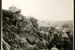 Soldaten im Schützengraben während des Ersten Weltkriegs im Jahr 1917 an der Westfront