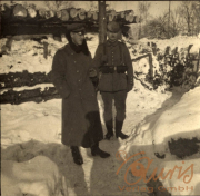 Soldaten im Ersten Weltkrieg während des Winters in einem Schützengraben in Europa