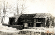 Schutzbunker aus dem Ersten Weltkrieg in Ogwinski, 1916, mit rustikaler Bauweise und historischen Details